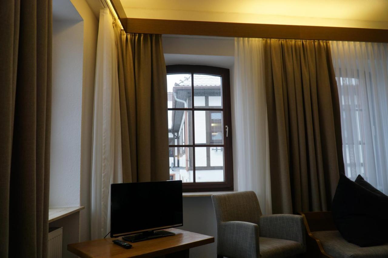 Hotel Zum Goldenen Ochsen Maikammer Exterior photo